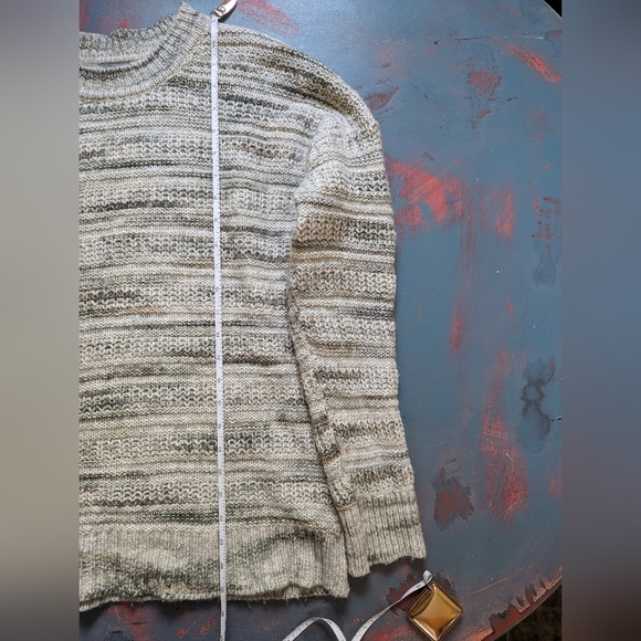 💙 WIND RIVER 💙 Oversized Sweater, Neutral Colors - Picture 5 of 6